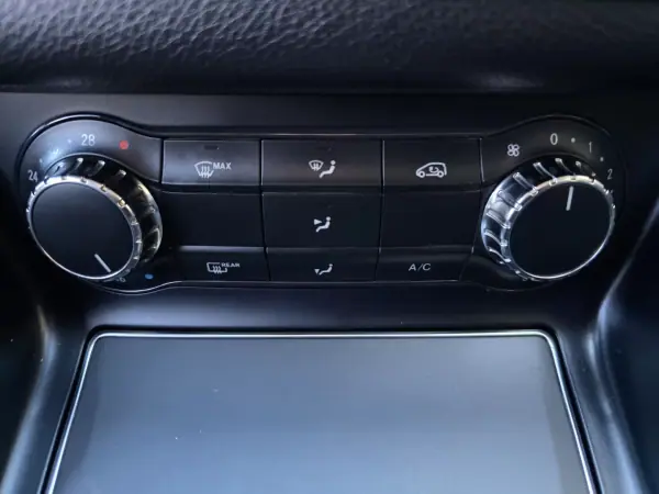 Mercedes-Benz CLA 180 2016 - 16990 EUR, 169000 km - AUTO.MOTO.pt - 169000km - foto 25 de 33