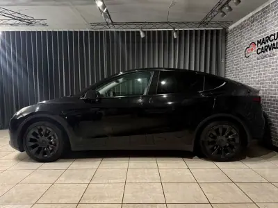 Tesla Model Y 2022 - 34900 EUR, 77000 km - AUTO.MOTO.pt - 77000km - foto 3 de 14