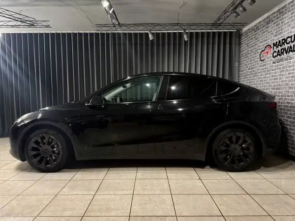 Tesla Model Y 2022 - 34900 EUR, 77000 km - AUTO.MOTO.pt - 77000km - foto 3 de 14