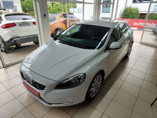 Volvo V40 2013 - 7750 EUR, 298000 km - AUTO.MOTO.pt - 298000km - foto 8 de 36