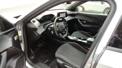 Peugeot e-2008 2023 - 18500 EUR, 81638 km - AUTO.MOTO.pt - 81638km - foto 9 de 20