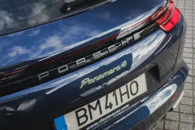 Porsche Panamera Sport Turismo 2019 - 69880 EUR, 97640 km - AUTO.MOTO.pt - 97640km - foto 28 de 71