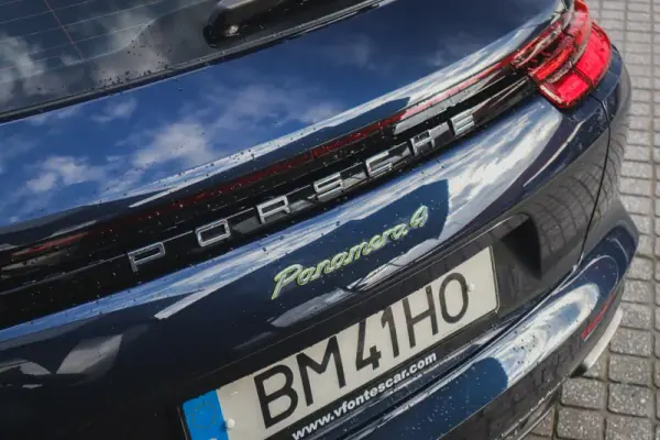 Porsche Panamera Sport Turismo 2019 - 67480 EUR, 97640 km - AUTO.MOTO.pt - 97640km - foto 28 de 71