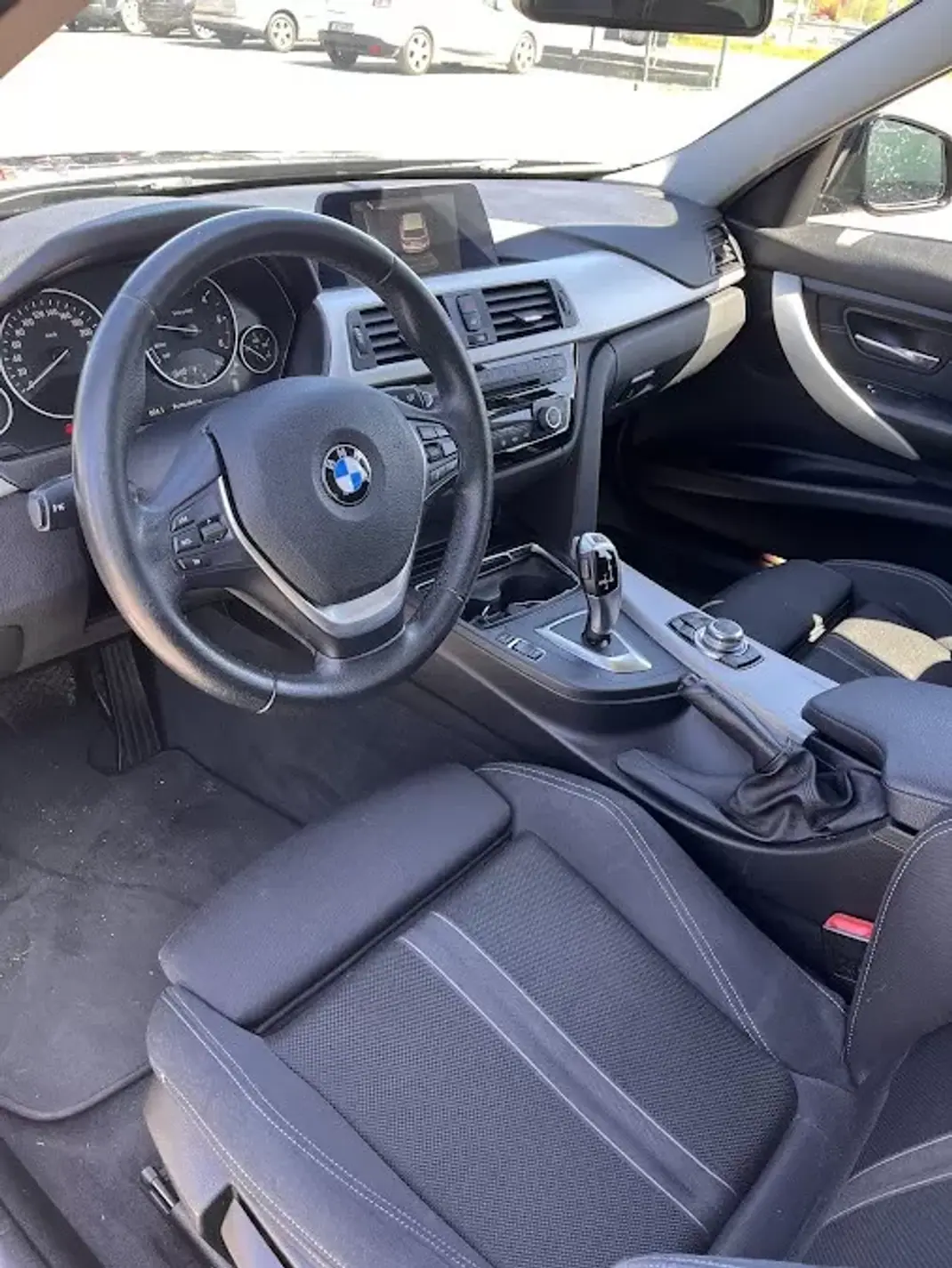 BMW 316 2018 - 16000 EUR, 236000 km - AUTO.MOTO.pt - 236000km - foto 8 de 15