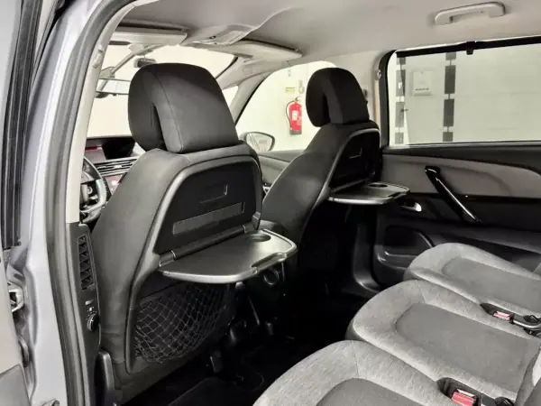Citroën C4 Grand Picasso 2018 - 11500 EUR, 154000 km - AUTO.MOTO.pt - 154000km - foto 40 de 57