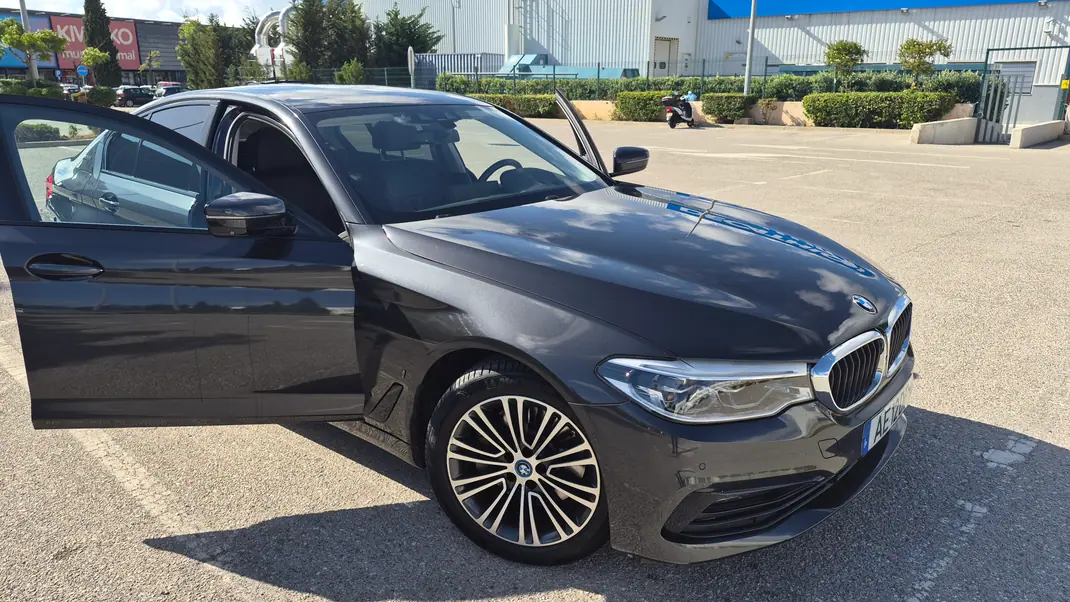 BMW 530e 2020 - 35000 EUR, 85000 km - AUTO.MOTO.pt - 85000km - foto 7 de 7