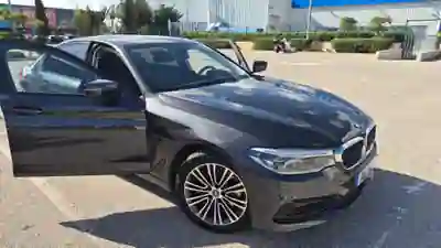 BMW 530e 2020 - 35000 EUR, 85000 km - AUTO.MOTO.pt - 85000km - foto 7 de 7