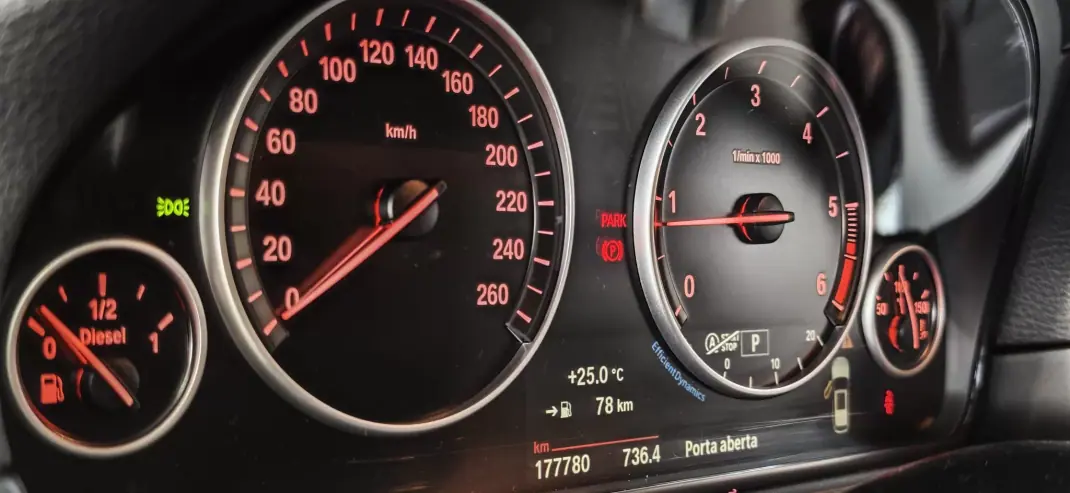 BMW 520 2016 - 20990 EUR, 177000 km - AUTO.MOTO.pt - 177000km - foto 44 de 45
