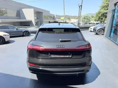 Audi e-tron 2022 - 39900 EUR, 70000 km - AUTO.MOTO.pt - 70000km - foto 3 de 12