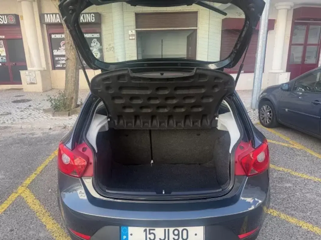 SEAT Ibiza 2010 - 5750 EUR, 156000 km - AUTO.MOTO.pt - 156000km - foto 12 de 33