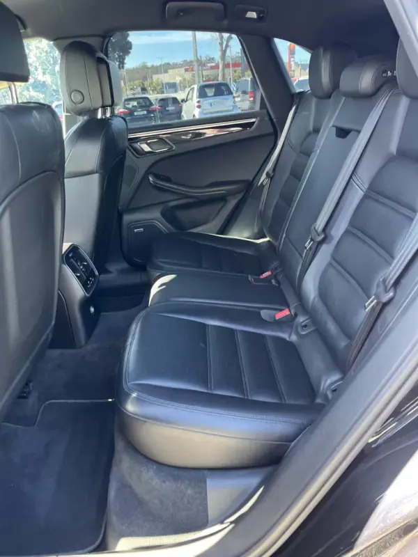 Porsche Macan 2014 - 39000 EUR, 218500 km - AUTO.MOTO.pt - 218500km - foto 10 de 37