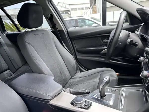 BMW 316 2015 - 12900 EUR, 260000 km - AUTO.MOTO.pt - 260000km - foto 40 de 45