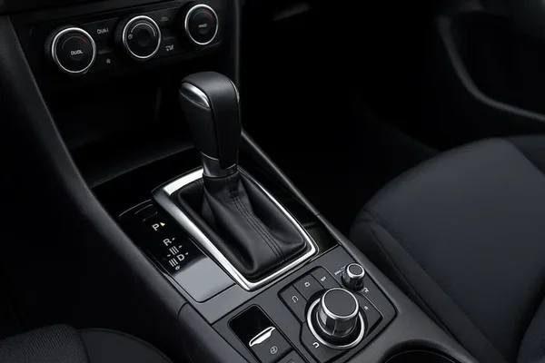 Quantas marchas tem um carro automático?