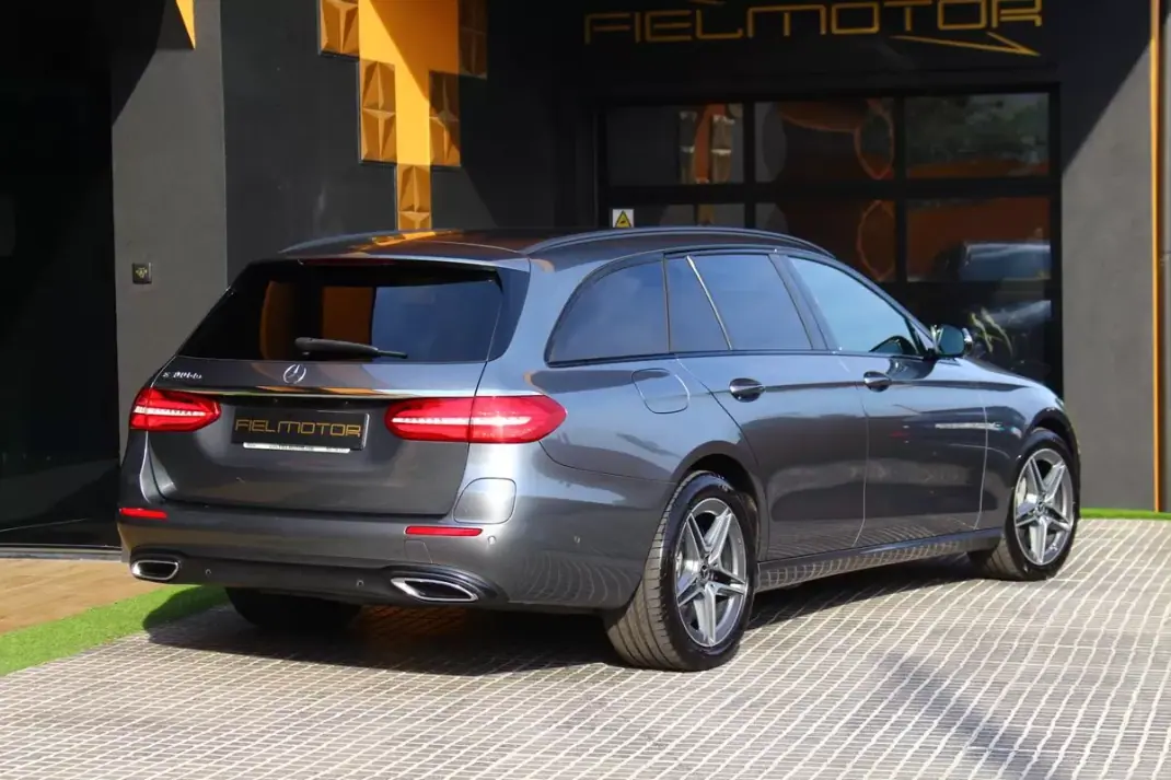 Mercedes-Benz E 300 2019 - 23900 EUR, 178524 km - AUTO.MOTO.pt - 178524km - foto 7 de 34