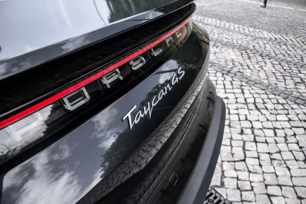 Porsche Taycan 2021 - 59890 EUR, 67644 km - AUTO.MOTO.pt - 67644km - foto 13 de 50