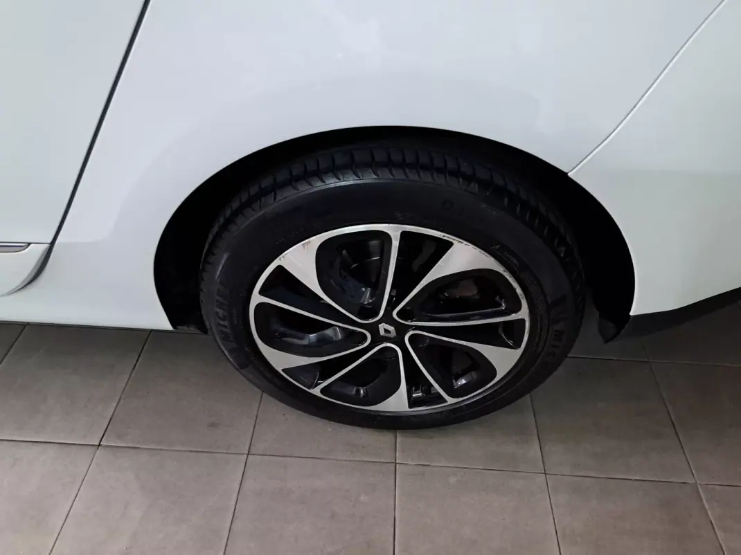 Renault Grand Scénic 2015 - 12990 EUR, 123000 km - AUTO.MOTO.pt - 123000km - foto 5 de 16