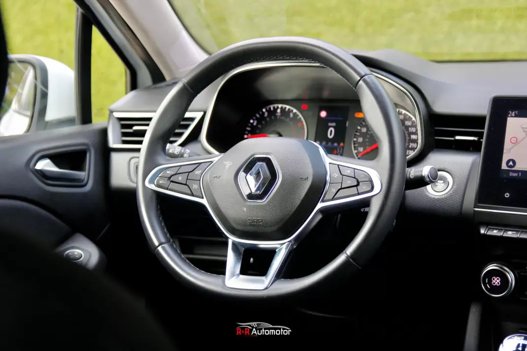 Renault Clio 2020 - 13700 EUR, 97000 km - AUTO.MOTO.pt - 97000km - foto 25 de 37