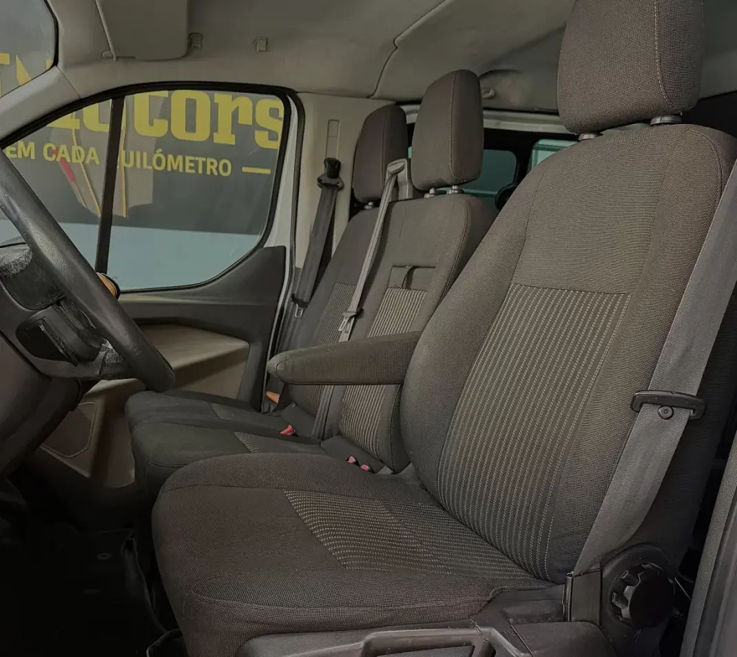 Ford TRANSIT CUSTOM 2.0 L2 H2 2.0 130 CV 2013 - 13999 EUR, 197118 km - AUTO.MOTO.pt - 197118km - foto 7 de 16