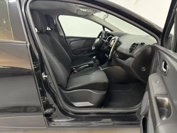Renault Clio 2012 - 5750 EUR, 228000 km - AUTO.MOTO.pt - 228000km - foto 39 de 44