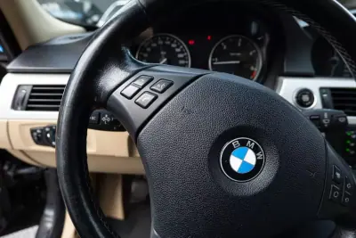 BMW 318 2010 - 11900 EUR, 321000 km - AUTO.MOTO.pt - 321000km - foto 18 de 18