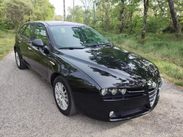 Alfa Romeo 159 Sportwagon 2010 - 7500 EUR, 267600 km - AUTO.MOTO.pt - 267600km - foto 5 de 17