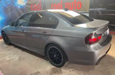 BMW 318 2010 - 10999 EUR, 181000 km - AUTO.MOTO.pt - 181000km - foto 18 de 46