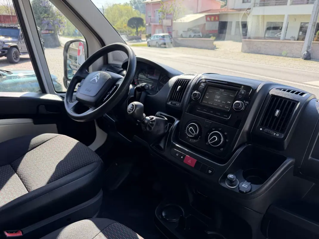 Citroën 2018 - 17500 EUR, 136874 km - AUTO.MOTO.pt - 136874km - foto 5 de 12