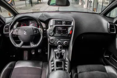 DS DS5 2015 - 8450 EUR, 237267 km - AUTO.MOTO.pt - 237267km - foto 34 de 41