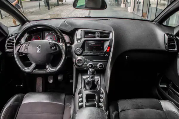 DS DS5 2015 - 8450 EUR, 237267 km - AUTO.MOTO.pt - 237267km - foto 34 de 41