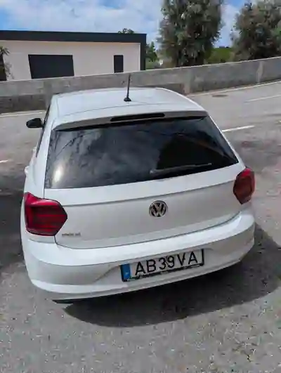 Volkswagen Polo 2020 - 18000 EUR, 98000 km - AUTO.MOTO.pt - 98000km - foto 4 de 11