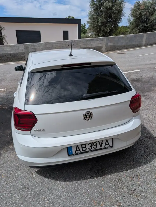 Volkswagen Polo 2020 - 18000 EUR, 98000 km - AUTO.MOTO.pt - 98000km - foto 4 de 11
