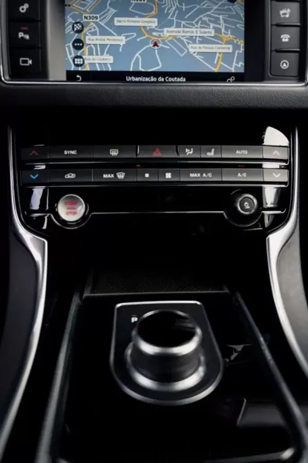 Jaguar XF 2017 - 22990 EUR, 145800 km - AUTO.MOTO.pt - 145800km - foto 42 de 55