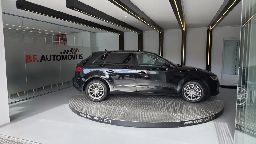 Audi A3 Sportback 2016 - 11900 EUR, 253264 km - AUTO.MOTO.pt - 253264km - foto 7 de 55