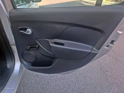 Dacia Sandero 2018 - 8500 EUR, 155000 km - AUTO.MOTO.pt - 155000km - foto 18 de 22