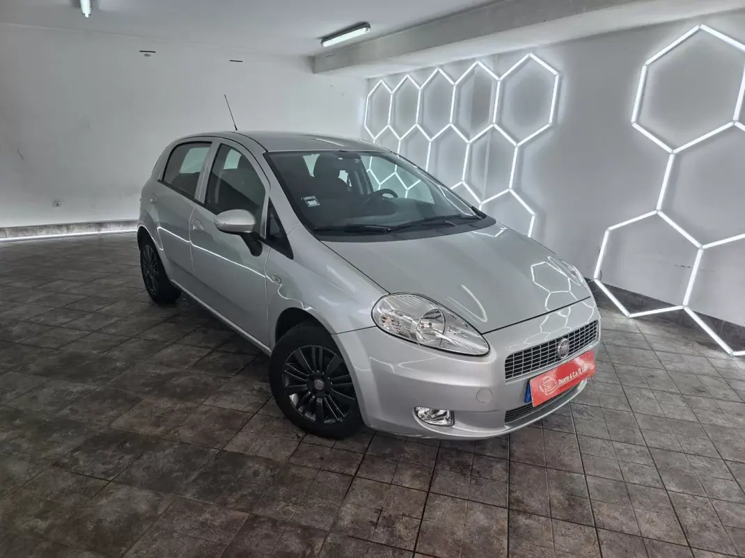 Fiat Grande Punto 2010 - 6000 EUR, 161462 km - AUTO.MOTO.pt - 161462km - foto 1 de 35