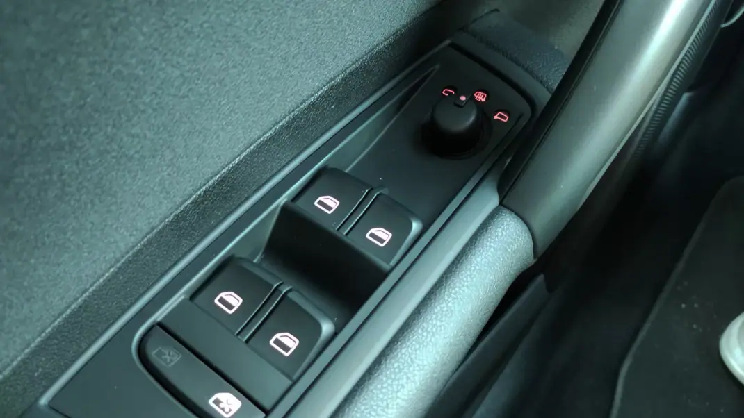 Audi A1 Sportback 2014 - 10999 EUR, 159000 km - AUTO.MOTO.pt - 159000km - foto 26 de 37