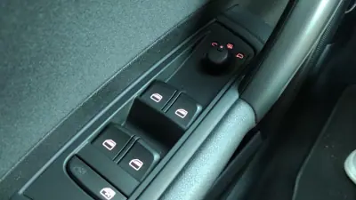 Audi A1 Sportback 2014 - 10999 EUR, 159000 km - AUTO.MOTO.pt - 159000km - foto 26 de 37