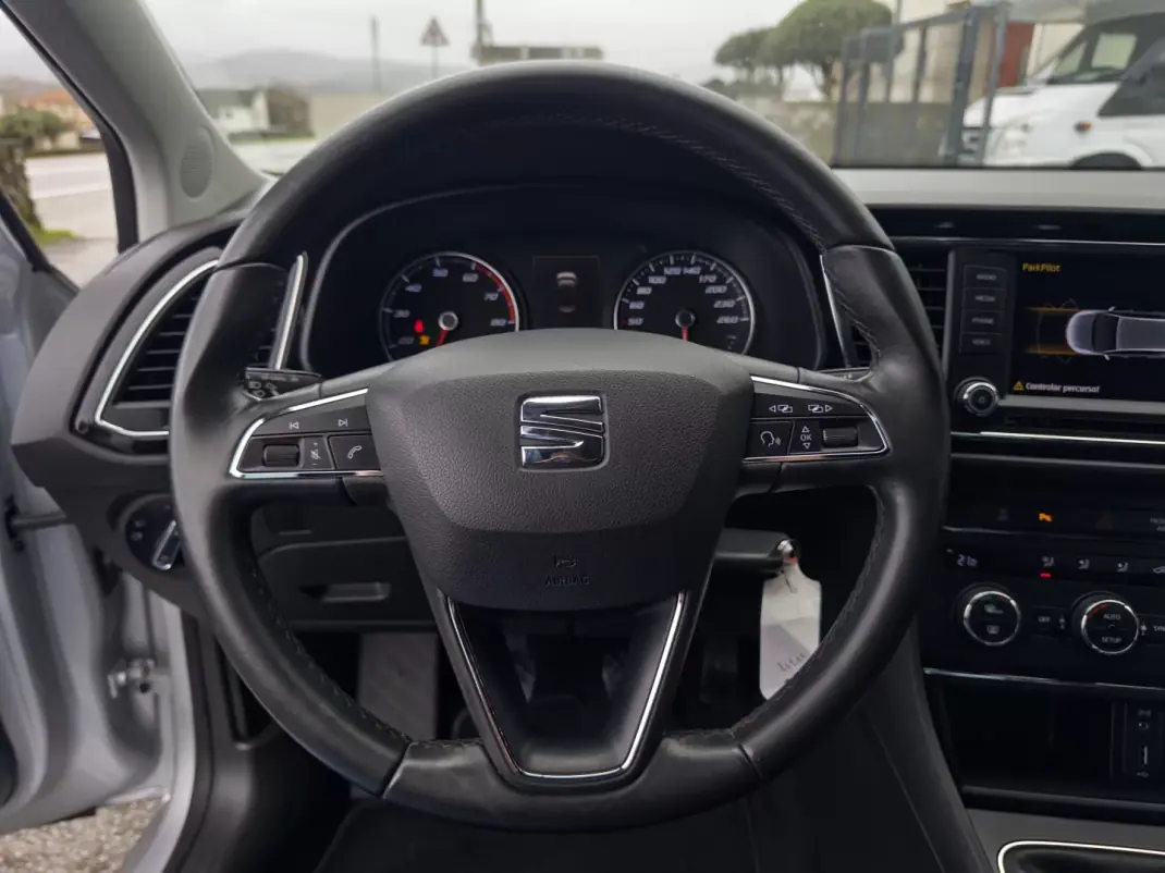 SEAT Leon 2016 - 12990 EUR, 117000 km - AUTO.MOTO.pt - 117000km - foto 15 de 26