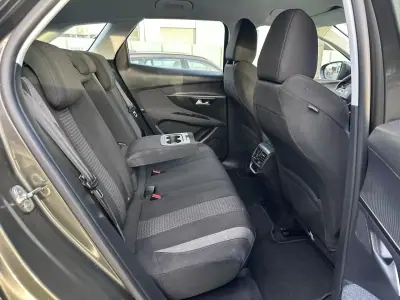 Peugeot 3008 2019 - 13900 EUR, 180000 km - AUTO.MOTO.pt - 180000km - foto 37 de 45