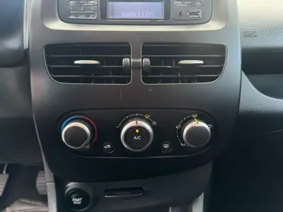 Renault Clio 2016 - 9990 EUR, 114000 km - AUTO.MOTO.pt - 114000km - foto 20 de 22