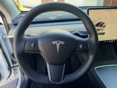 Tesla Model Y 2022 - 35750 EUR, 78615 km - AUTO.MOTO.pt - 78615km - foto 19 de 21