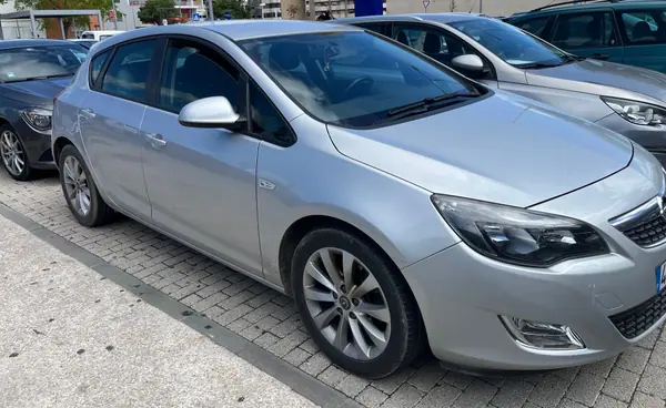 Opel Astra 2012