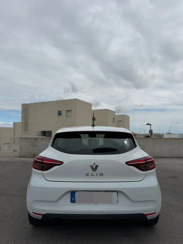 Renault Clio 2020 - 11900 EUR, 136000 km - AUTO.MOTO.pt - 136000km - foto 5 de 8