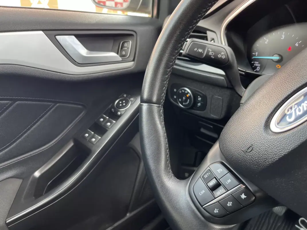 Ford Focus SW 2019 - 13990 EUR, 158295 km - AUTO.MOTO.pt - 158295km - foto 18 de 20