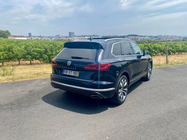 Volkswagen Touareg 2019 - 46900 EUR, 111935 km - AUTO.MOTO.pt - 111935km - foto 4 de 25