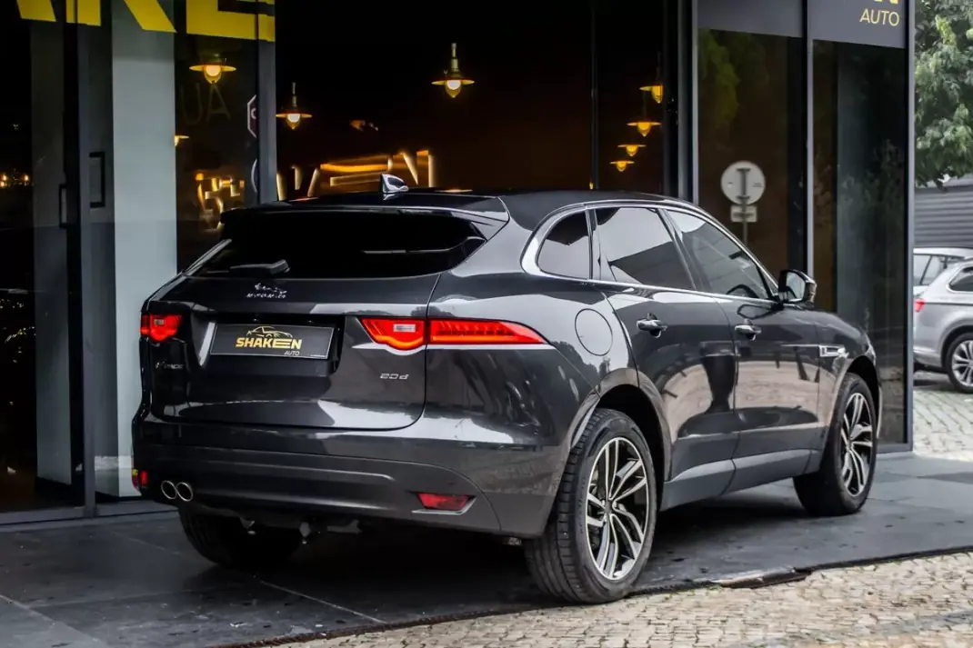 Jaguar F-Pace 2018 - 22990 EUR, 155156 km - 155156km - foto 4 de 48