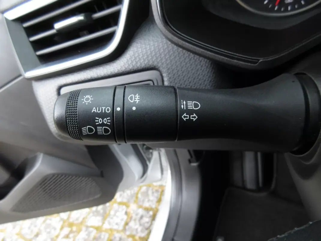 Renault Clio 2022 - 13490 EUR, 149000 km - AUTO.MOTO.pt - 149000km - foto 19 de 42