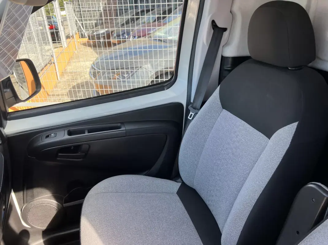 Fiat Fiorino 1.3 M-Jet Adventure 2020 - 9990 EUR, 159960 km - AUTO.MOTO.pt - 159960km - foto 13 de 20