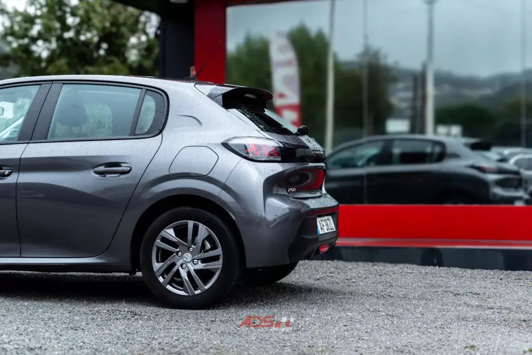 Peugeot 208 2021 - 10990 EUR, 57000 km - 57000km - foto 6 de 18