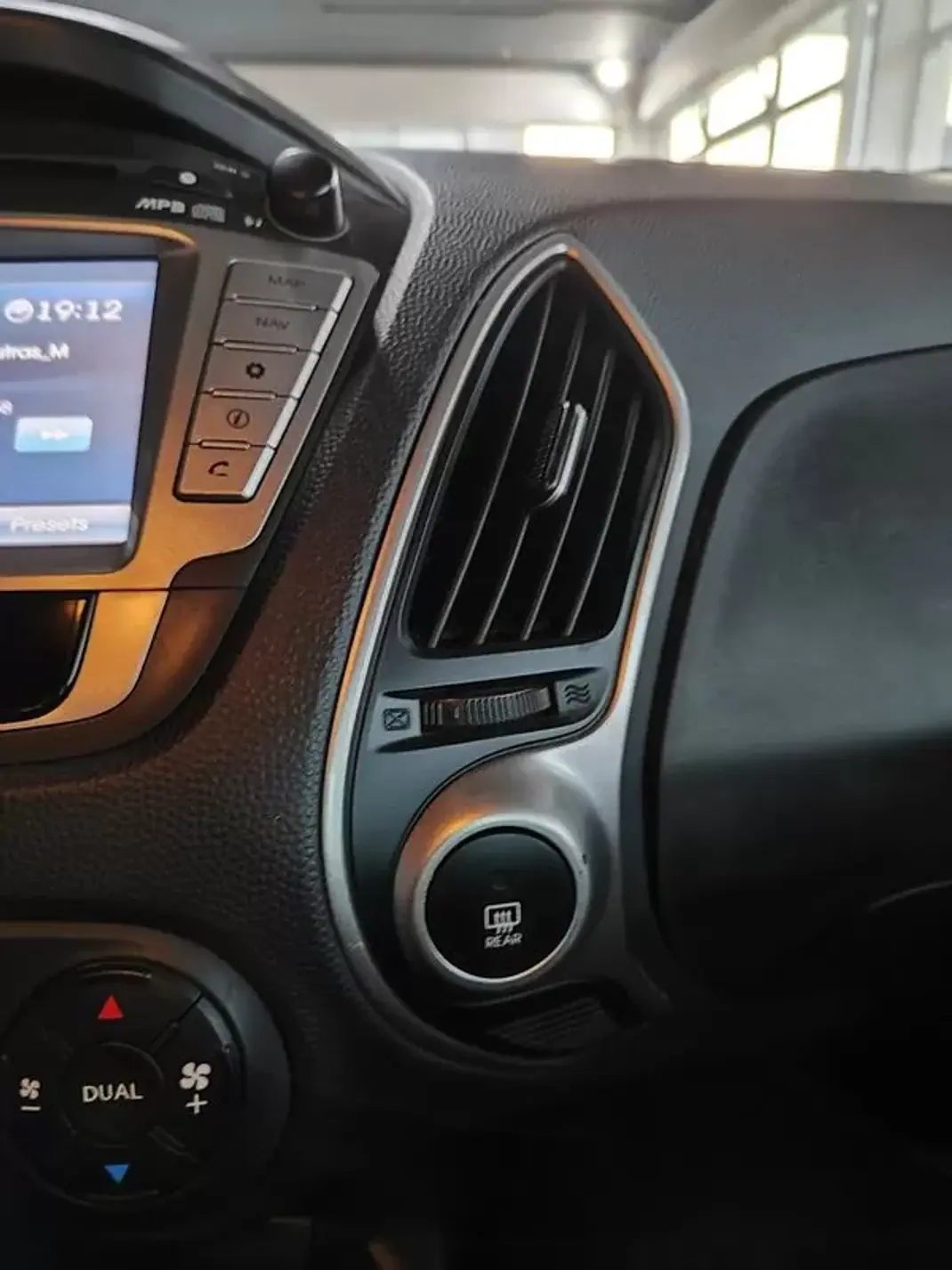 Hyundai ix35 2013 - 9990 EUR, 157000 km - AUTO.MOTO.pt - 157000km - foto 27 de 34